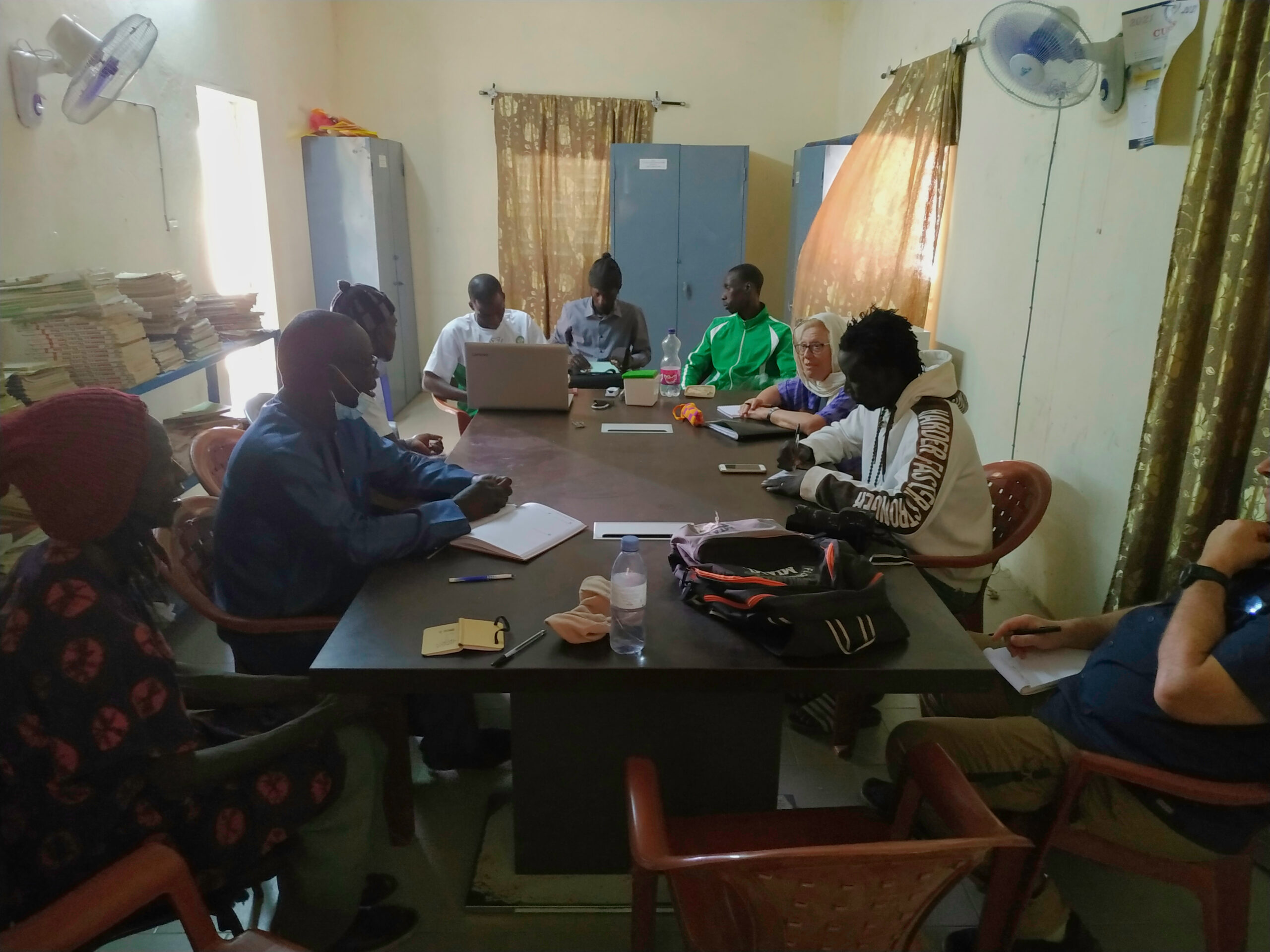 Professeurs et directeur collège Ndem